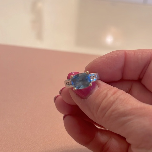 Aquamarine 14K White Gold sz6 w/gold prongs - Picture 4 of 4